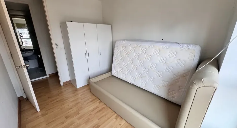 For rent 2 bedrooms condo in Thon Buri, Bangkok