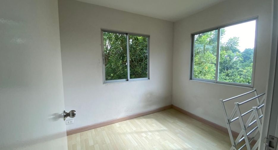 For rent 3 bedrooms townhouse in Min Buri, Bangkok