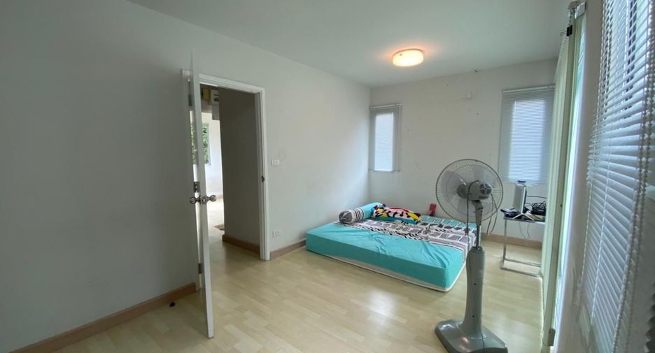 For rent 3 bedrooms townhouse in Min Buri, Bangkok