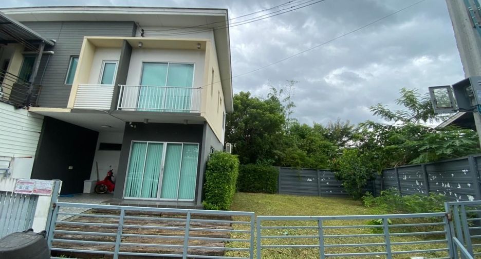 For rent 3 bedrooms townhouse in Min Buri, Bangkok