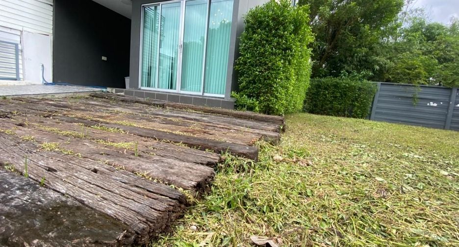 For rent 3 bedrooms townhouse in Min Buri, Bangkok