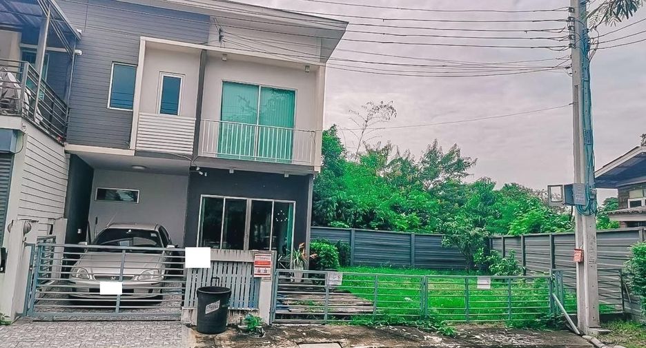 For rent 3 bedrooms townhouse in Min Buri, Bangkok