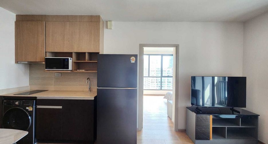 Wohnung zur Miete mit 2 Zimmer in Pathum Wan, Bangkok