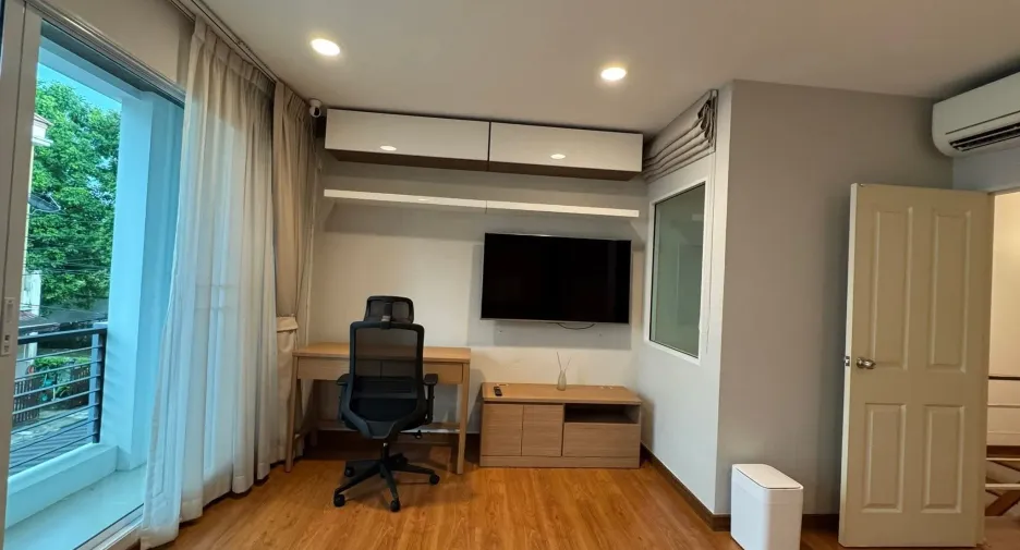 Casa en alquiler de 3 habitaciones en Chom Thong, Bangkok