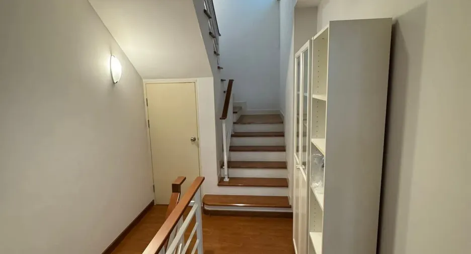Casa en alquiler de 3 habitaciones en Chom Thong, Bangkok
