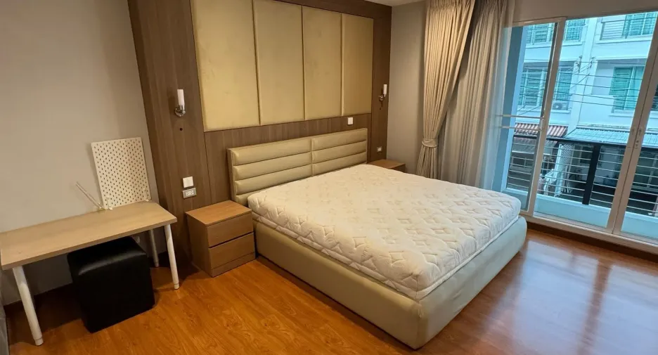 Casa en alquiler de 3 habitaciones en Chom Thong, Bangkok