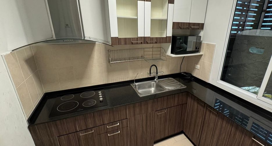 Casa en alquiler de 3 habitaciones en Chom Thong, Bangkok