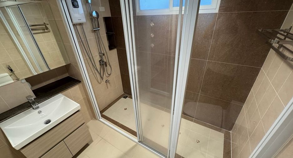 For rent 3 bedrooms house in Chom Thong, Bangkok