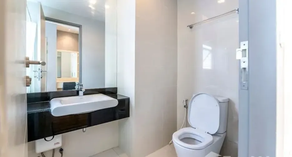 For rent 2 bedrooms condo in Ratchathewi, Bangkok
