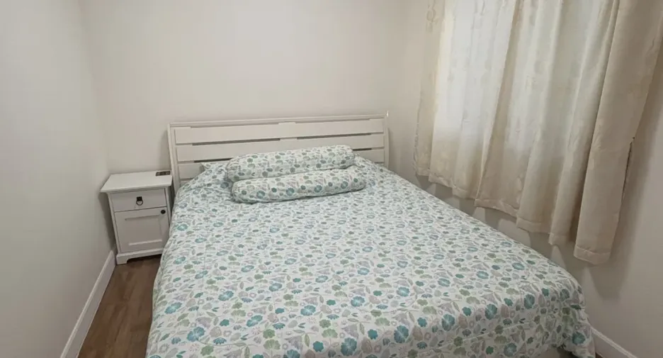 For rent 3 bedrooms townhouse in Saphan Sung, Bangkok