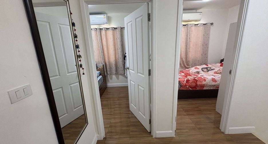 For rent 3 bedrooms townhouse in Saphan Sung, Bangkok