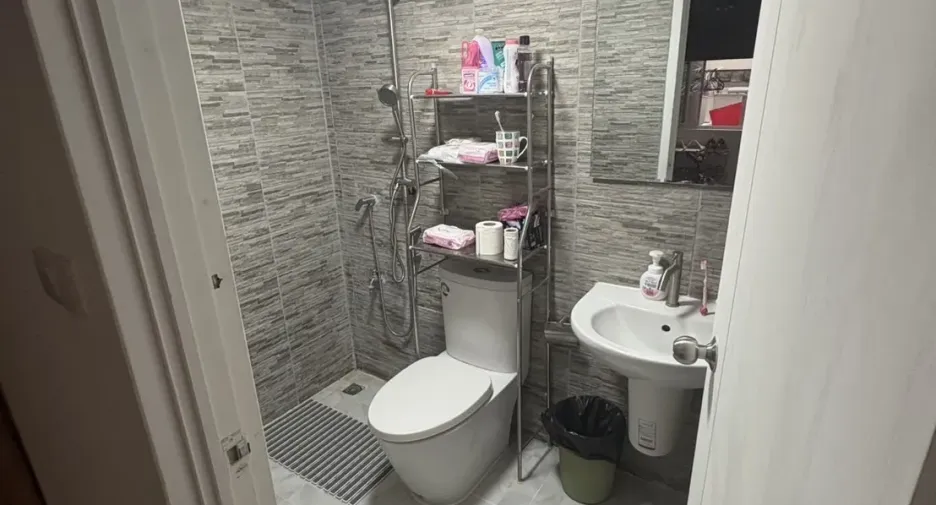 For rent 3 bedrooms townhouse in Saphan Sung, Bangkok