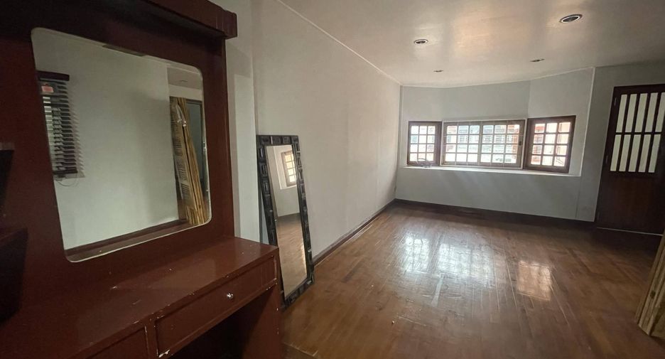 Casa en alquiler de 3 habitaciones en Lak Si, Bangkok