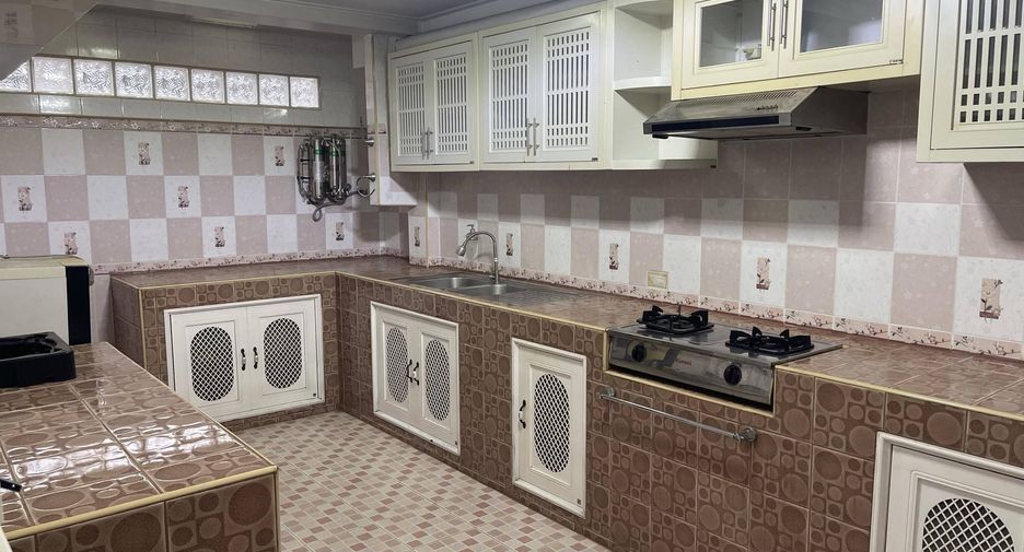 For rent 3 bedrooms house in Lak Si, Bangkok