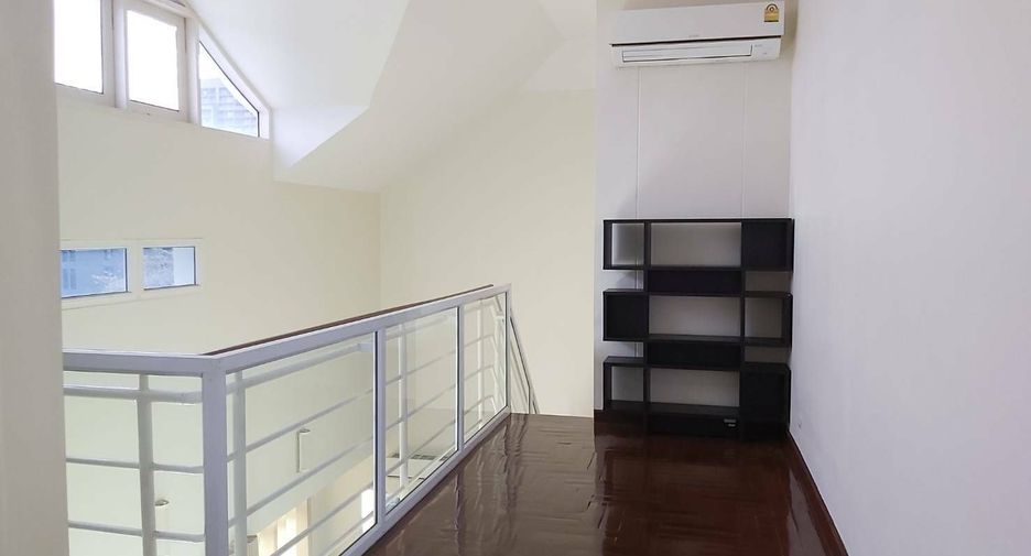 For rent 3 bedrooms condo in Watthana, Bangkok