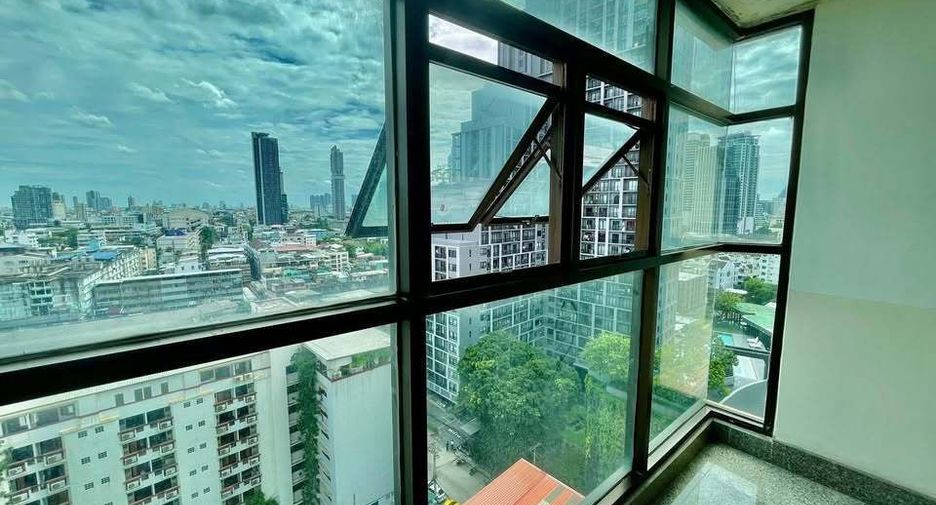 For rent studio condo in Sathon, Bangkok