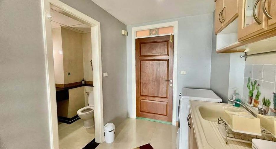 For rent studio condo in Sathon, Bangkok