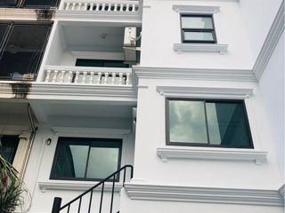 出租 5 卧室 联排别墅 在 Watthana, 曼谷