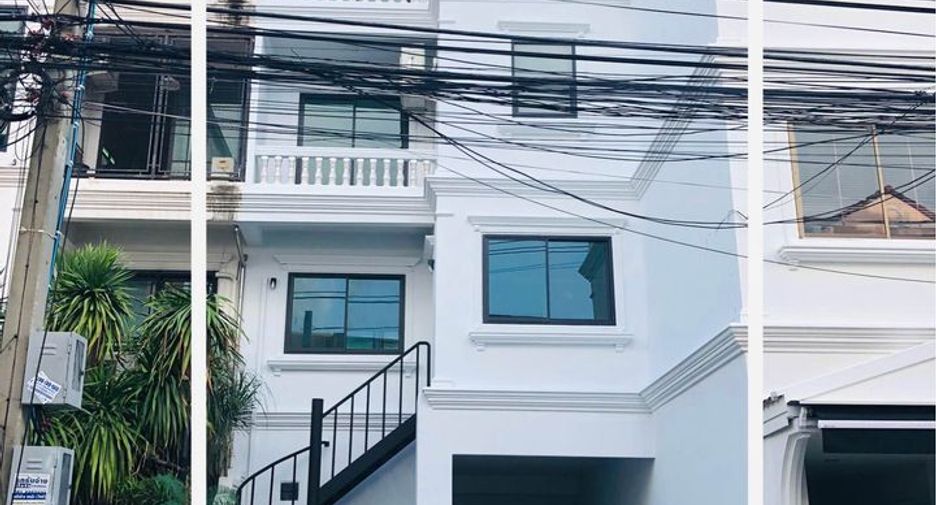 For rent 5 bedrooms townhouse in Watthana, Bangkok