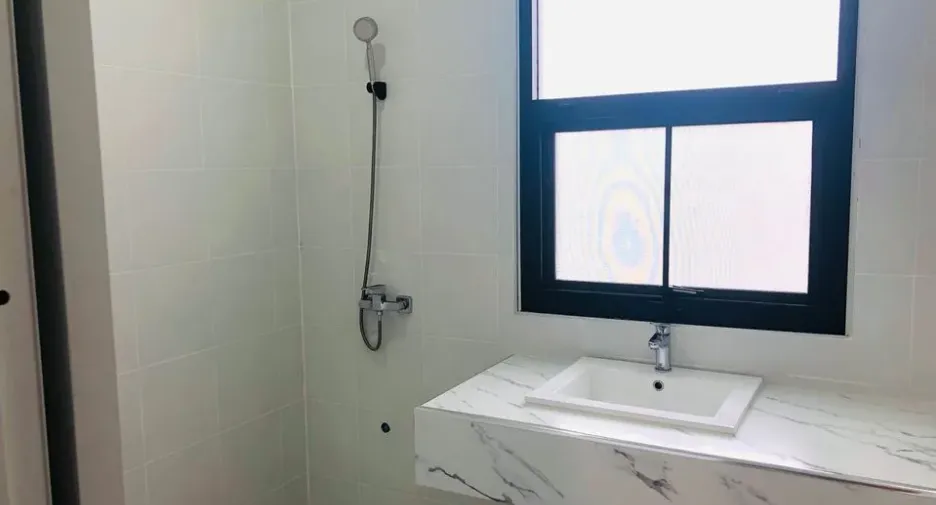 For rent 5 bedrooms townhouse in Watthana, Bangkok