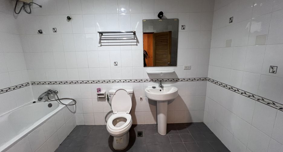 For rent 1 bed condo in Watthana, Bangkok