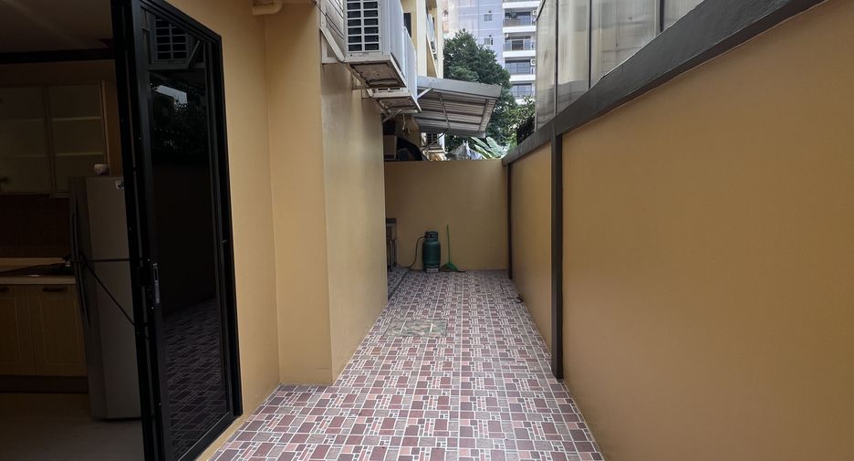 For rent 1 bed condo in Watthana, Bangkok