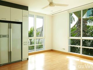 For rent 4 bedrooms house in Yan Nawa, Bangkok