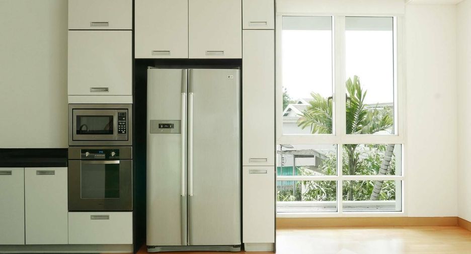 Casa en alquiler de 4 habitaciones en Yan Nawa, Bangkok