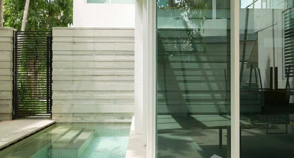 Casa en alquiler de 4 habitaciones en Yan Nawa, Bangkok