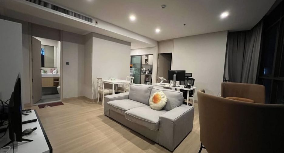 For rent 2 bedrooms condo in Watthana, Bangkok