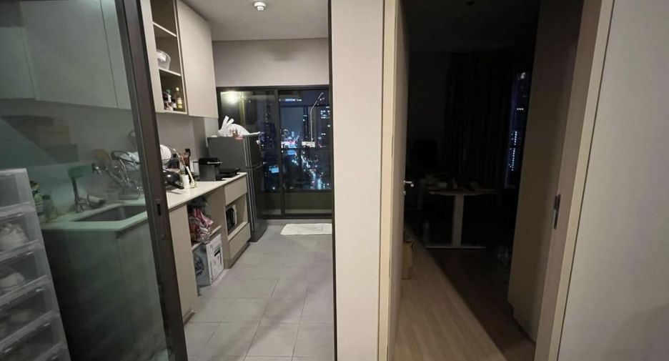 For rent 2 bedrooms condo in Watthana, Bangkok