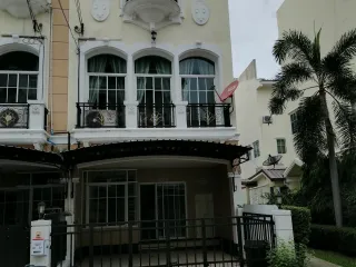Аренда 3 спальни таунхаус в Пращет, Бангкок