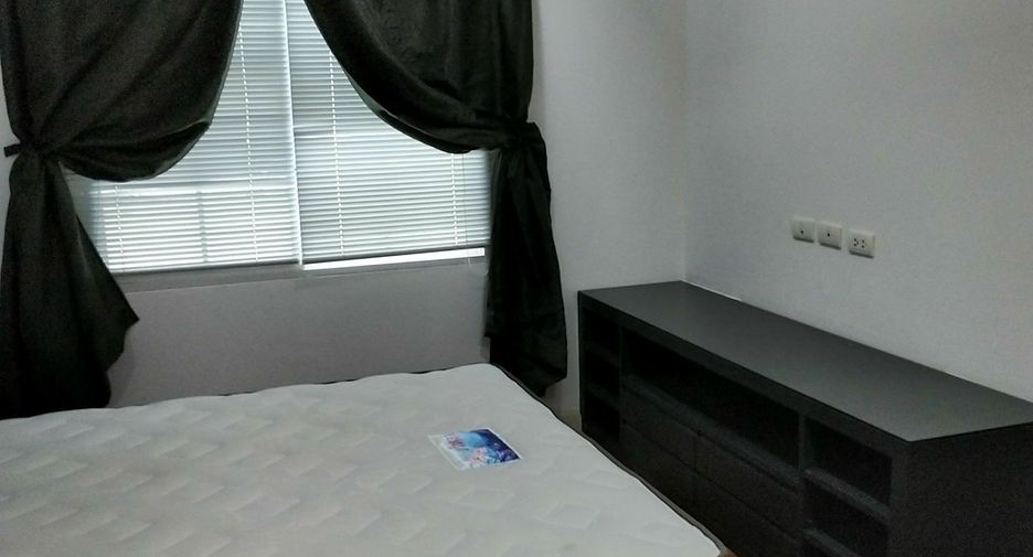 For rent 3 bedrooms townhouse in Prawet, Bangkok
