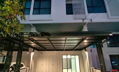 For rent 3 bedrooms townhouse in Bang Kapi, Bangkok