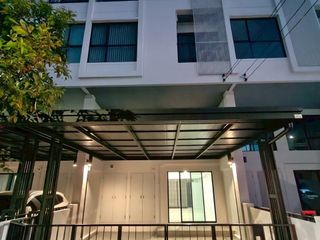 Reihenhaus zur Miete mit 3 Zimmer in Bang Kapi, Bangkok
