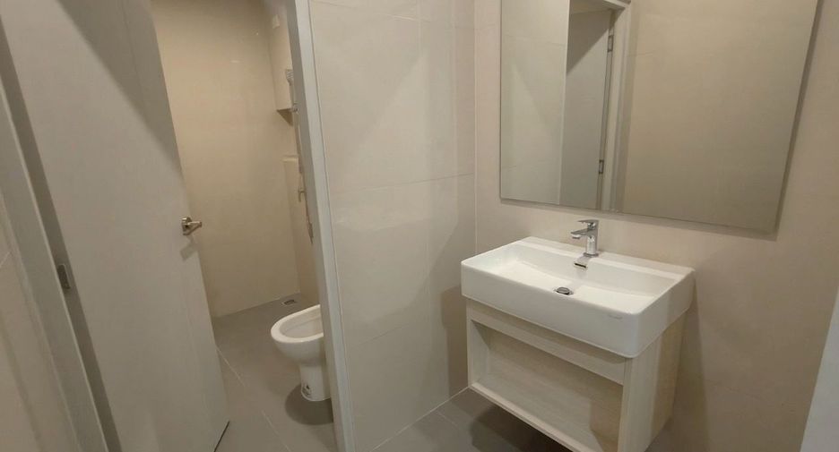 For rent 3 bedrooms townhouse in Bang Kapi, Bangkok