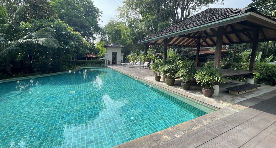 Haus zur Miete mit 5 Zimmer in Huai Khwang, Bangkok