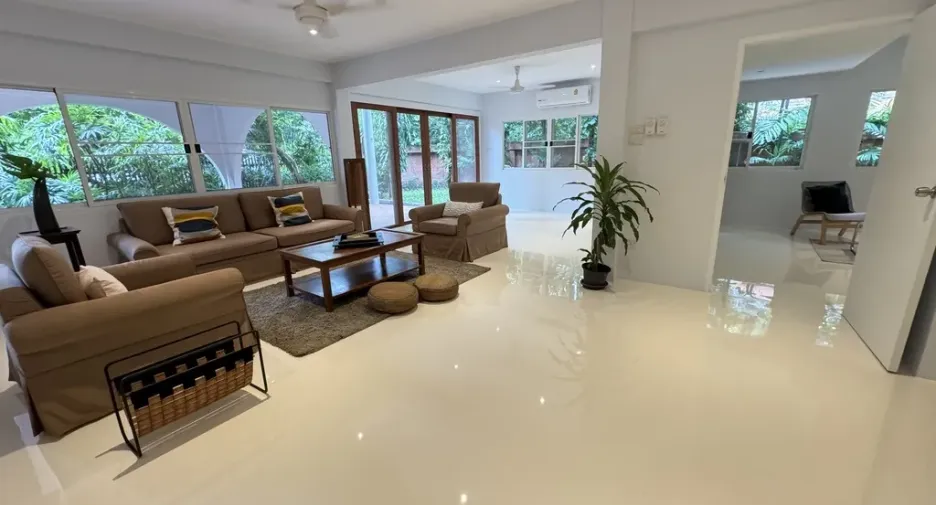 Haus zur Miete mit 5 Zimmer in Huai Khwang, Bangkok
