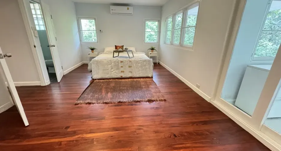 Haus zur Miete mit 5 Zimmer in Huai Khwang, Bangkok