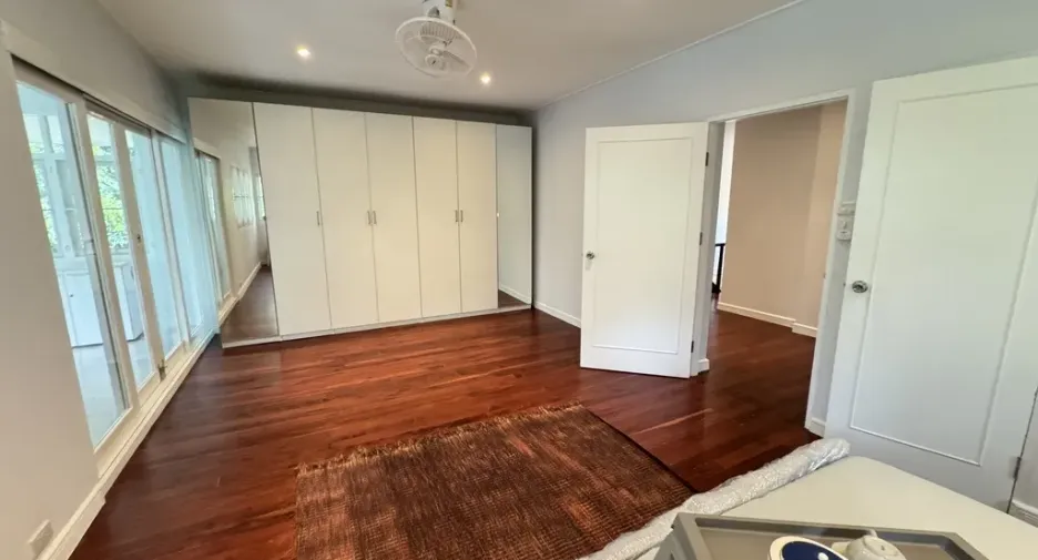 Haus zur Miete mit 5 Zimmer in Huai Khwang, Bangkok