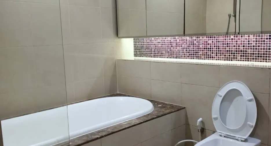 For rent 2 bedrooms condo in Khlong Toei, Bangkok