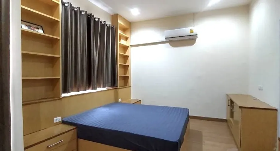 For rent 4 bedrooms townhouse in Prawet, Bangkok