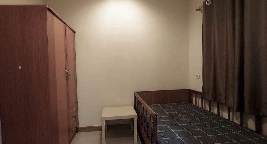 For rent 4 bedrooms townhouse in Prawet, Bangkok