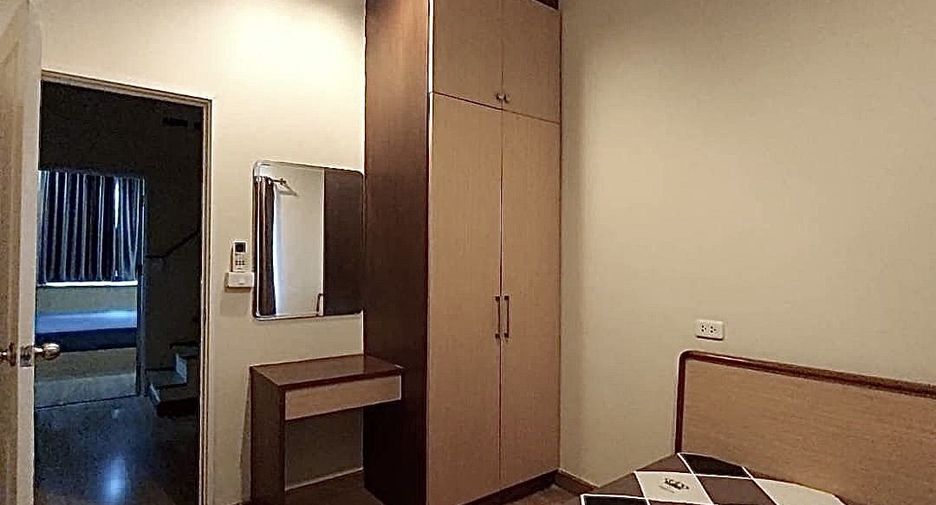 For rent 4 bedrooms townhouse in Prawet, Bangkok