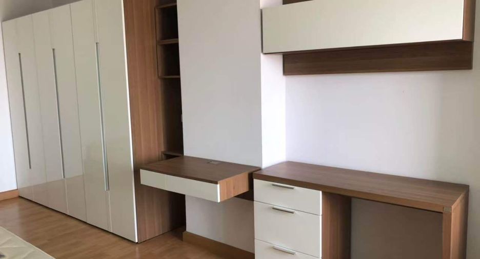 For rent 2 bedrooms condo in Bangkok Yai, Bangkok
