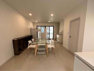 Reihenhaus zur Miete mit 3 Zimmer in Saphan Sung, Bangkok