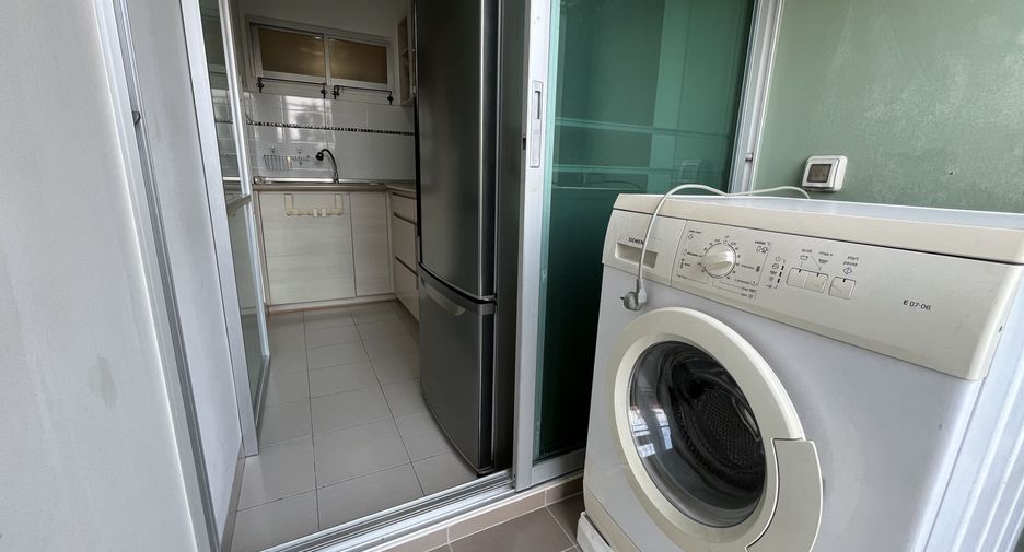 For rent 2 bedrooms condo in Yan Nawa, Bangkok