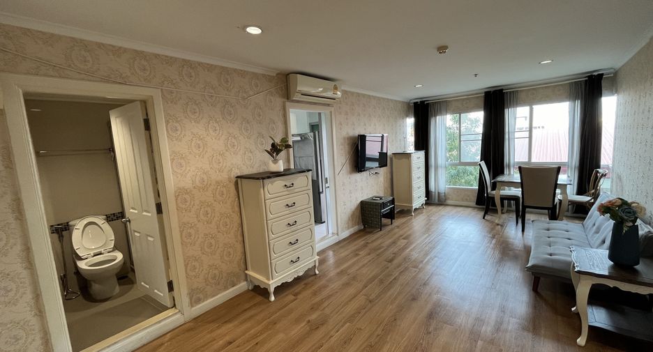 For rent 2 bedrooms condo in Yan Nawa, Bangkok