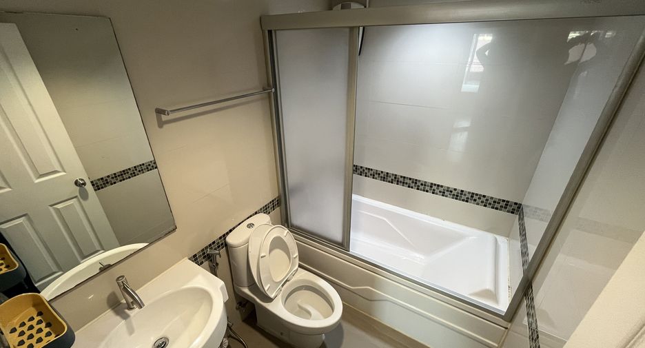 For rent 2 bedrooms condo in Yan Nawa, Bangkok