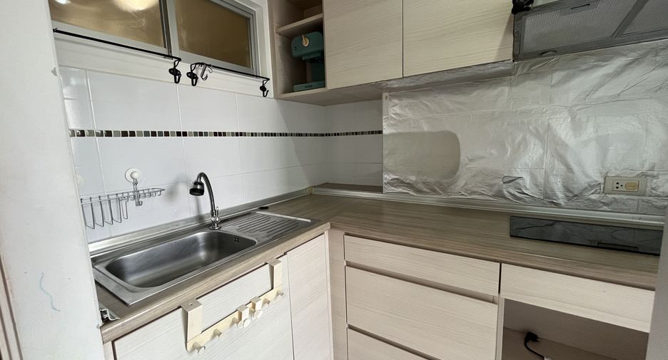 For rent 2 bedrooms condo in Yan Nawa, Bangkok